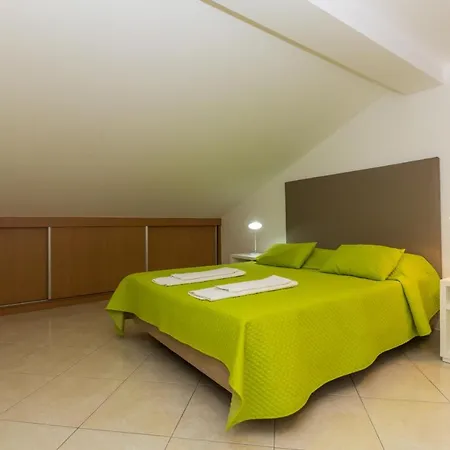 Golden Mare By Algarvemanta * مانتا روتا